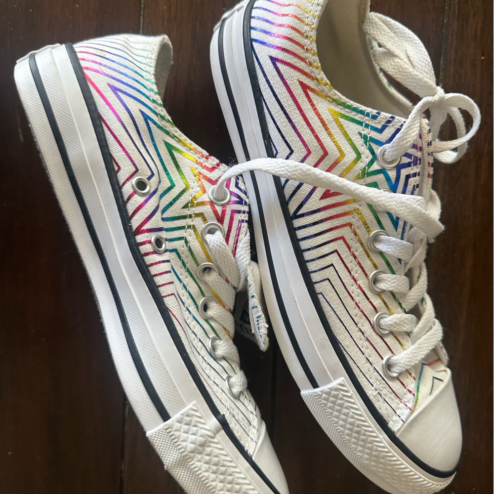 CONVERSE Women’s Size 8 Rainbow Star